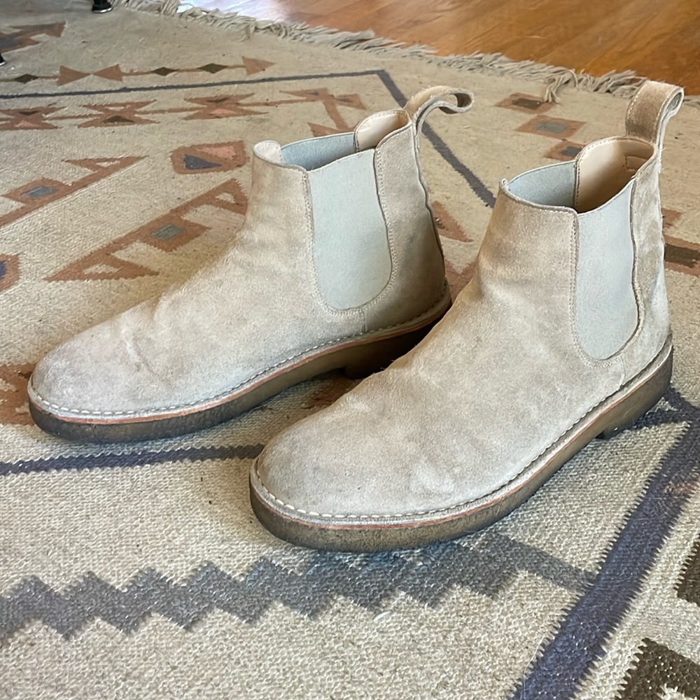 CLARKS desert Chelsea boot sand suede